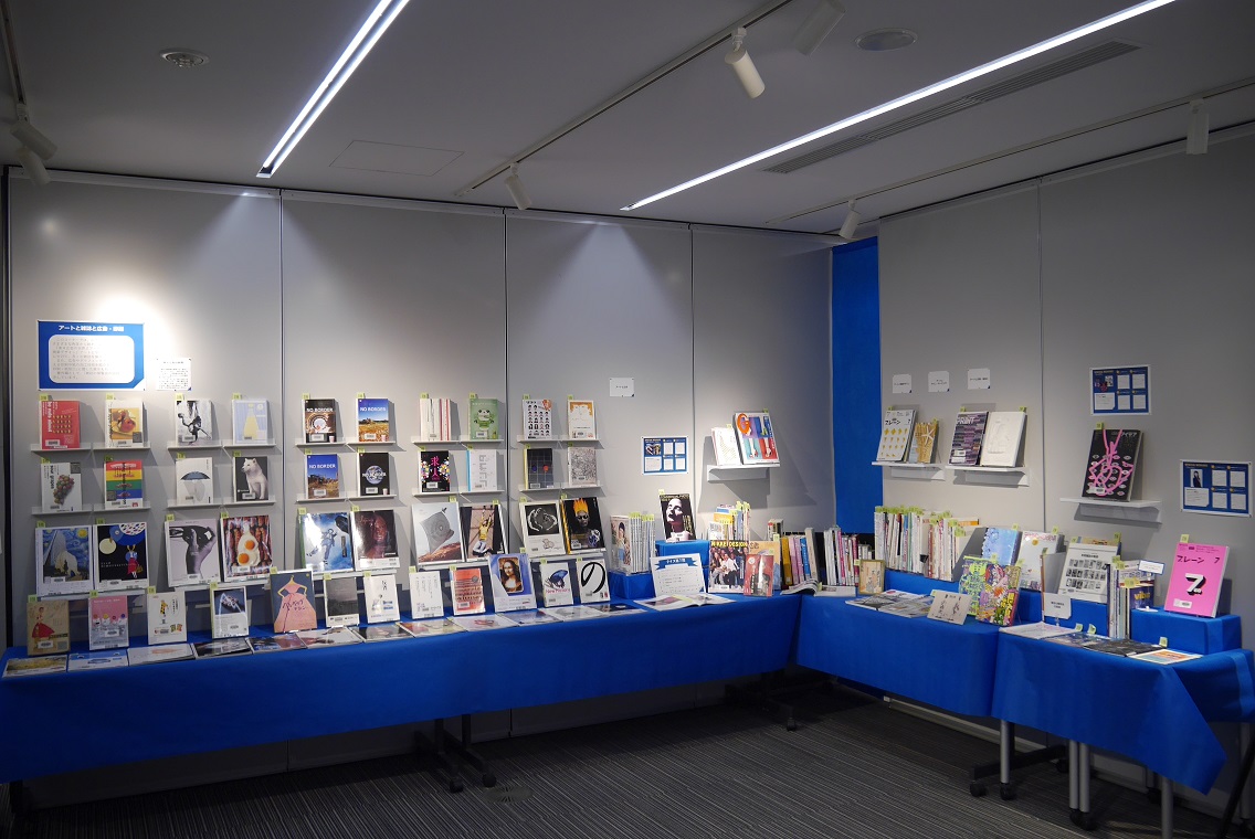 展示の様子広告