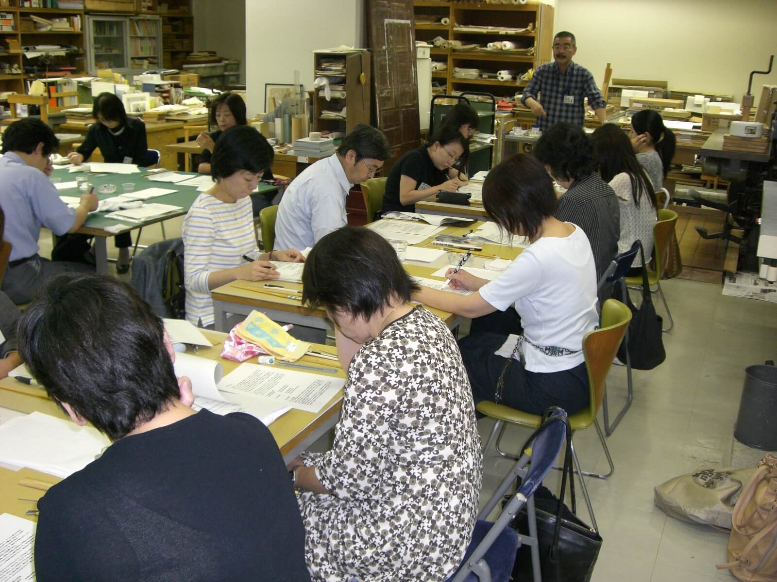 平成19年度 都内区市町村立図書館等の職員を対象に製本研修を行いました。