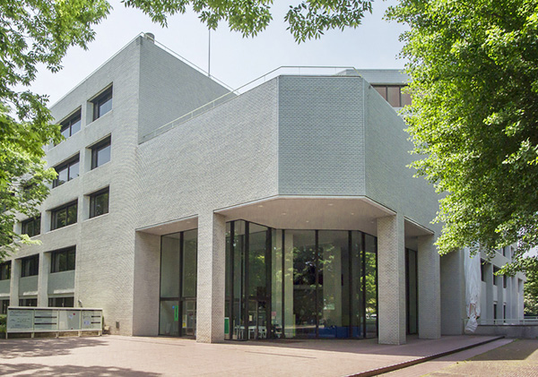 中央図書館の外観