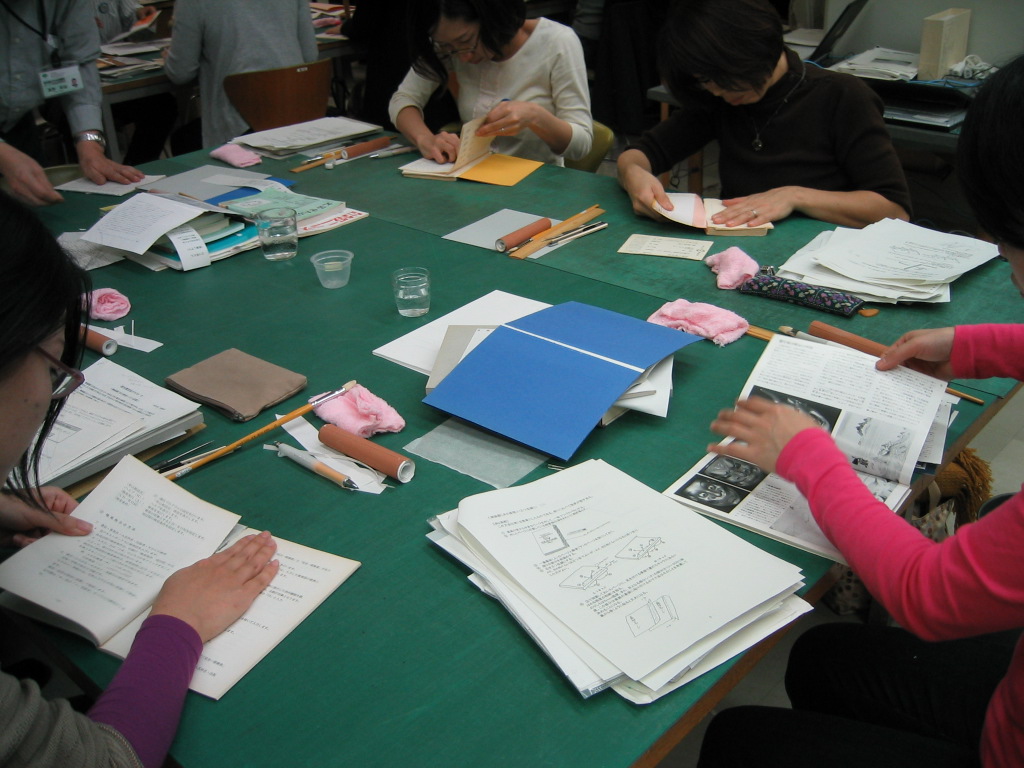 製本研修会の様子の写真